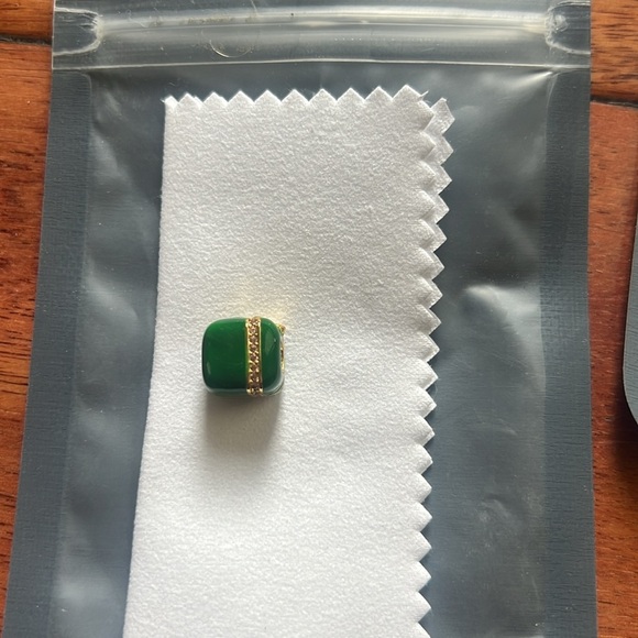 Ningan 925 Sterling Silver Made Green and Gold Christmas Present Charm - Picture 2 of 3